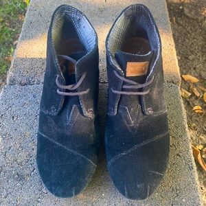 Toms black suede lace up booties size 9 1/2. Good condition.